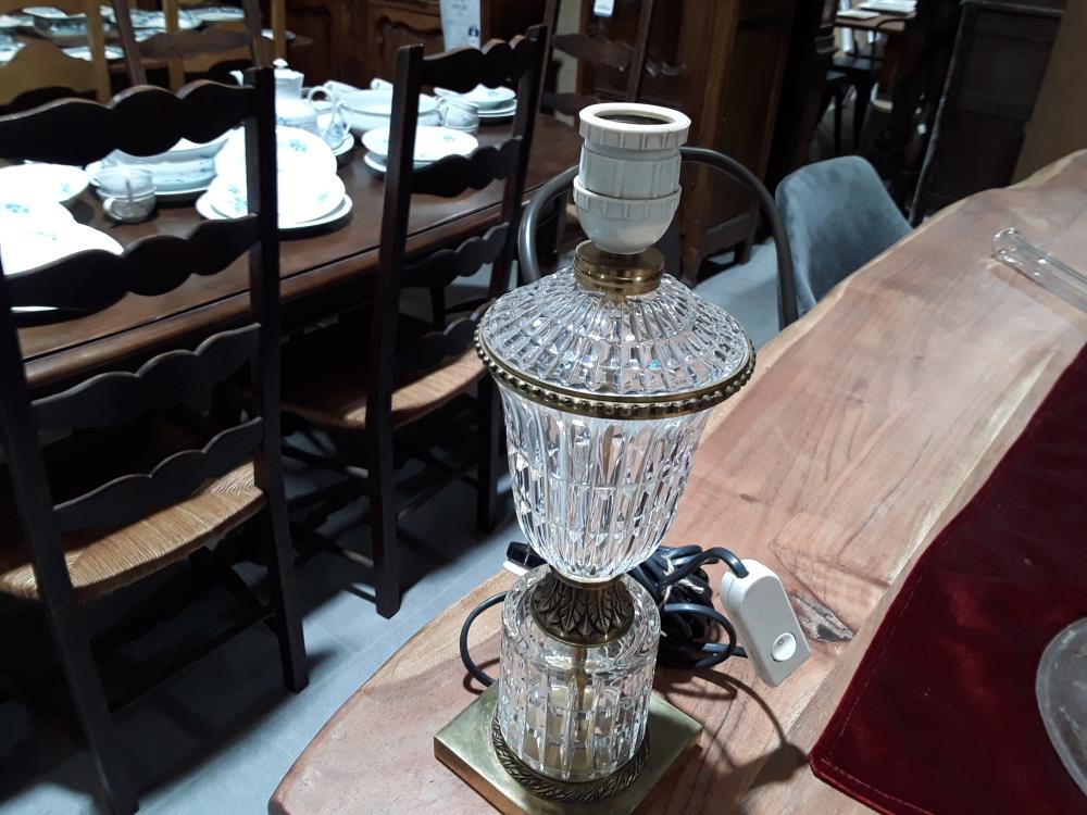 LAMPE EN CRISTAL TAILLÉ 