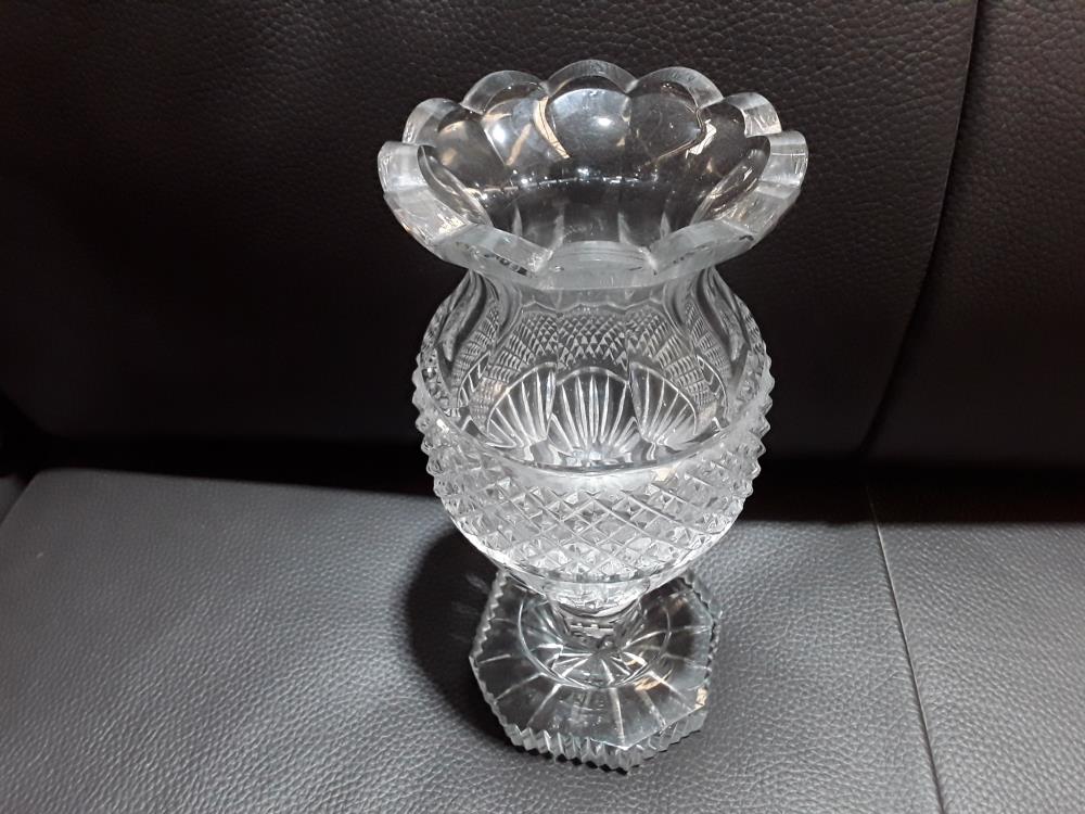 VASE EN CRISTAL TAILLÉ