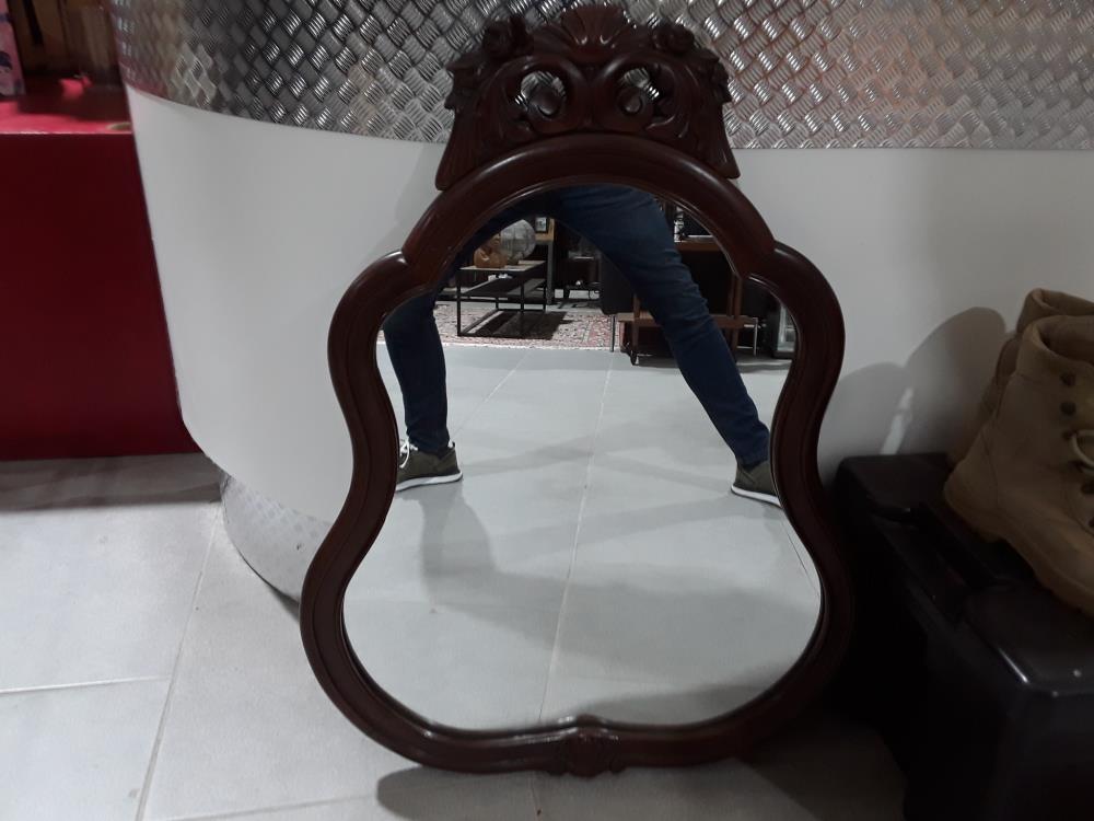 MIROIR ACAJOU SCULPTÉ 