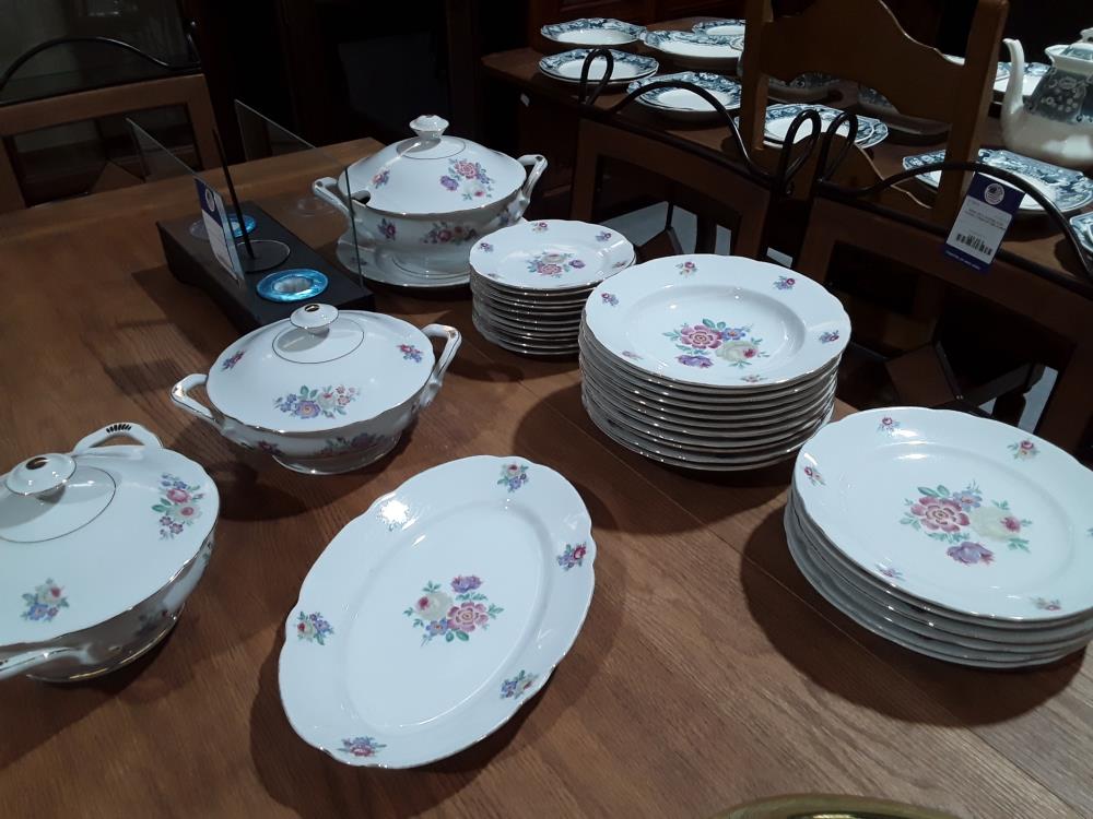 SERVICE EN PORCELAINE ALLEMANDE 