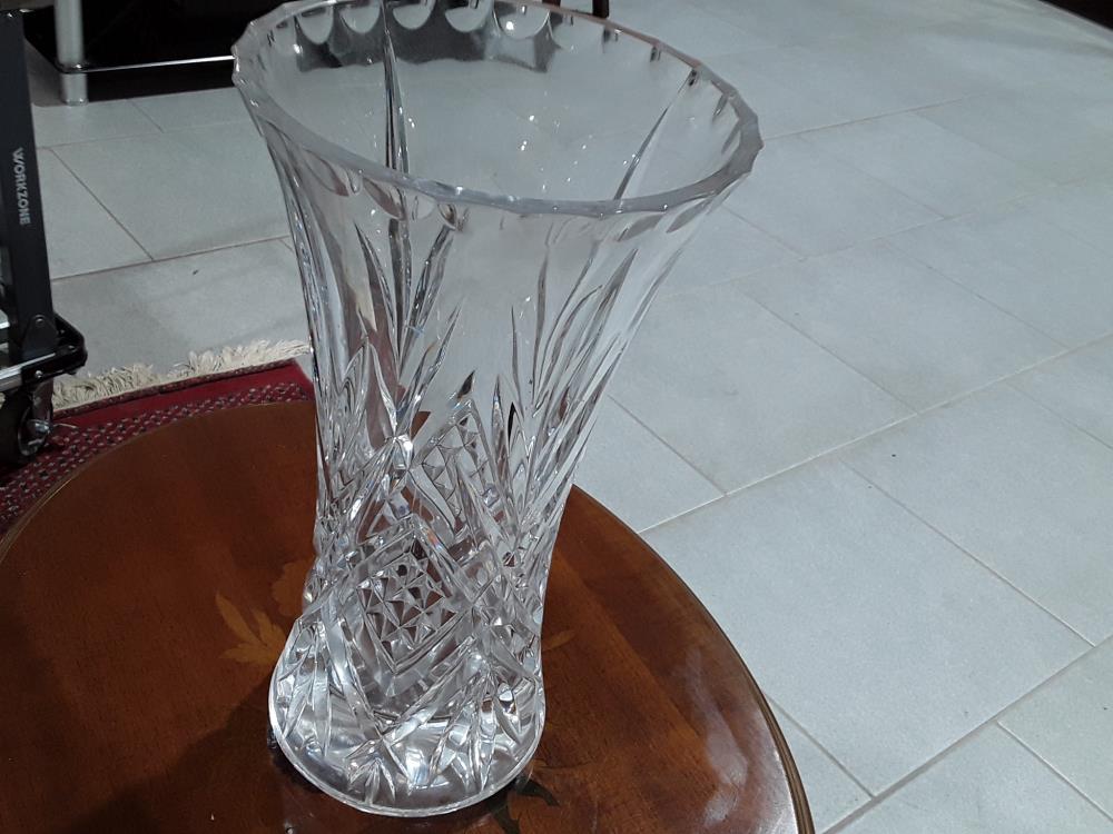 VASE EN CRISTAL TAILLÉ 
