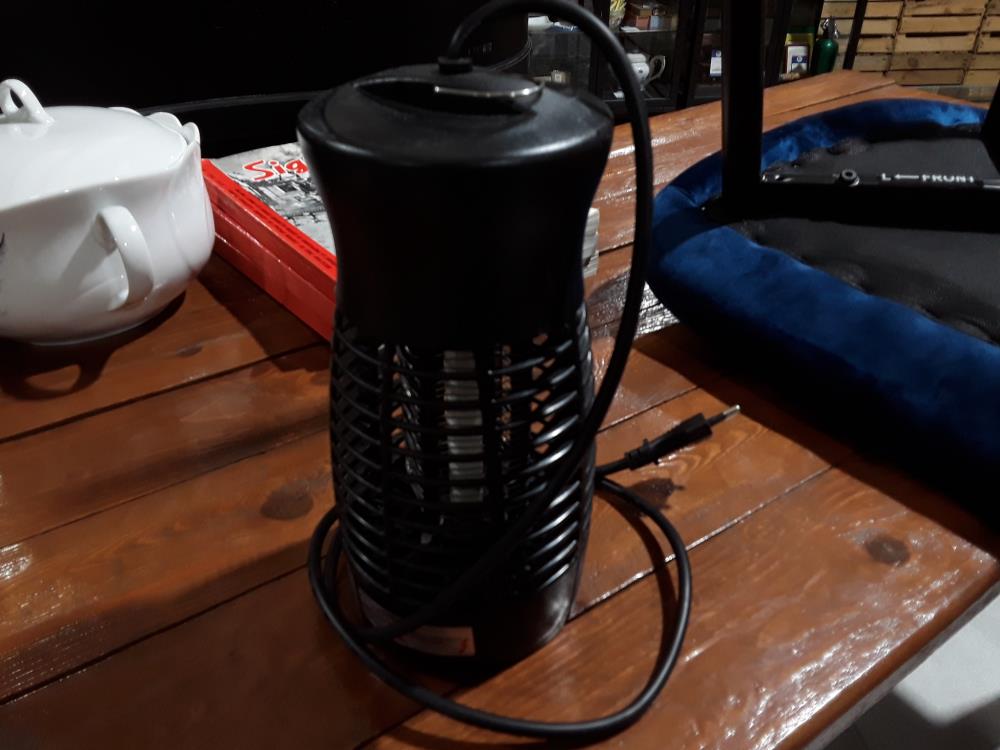 LAMPE ANTI INSECTES 