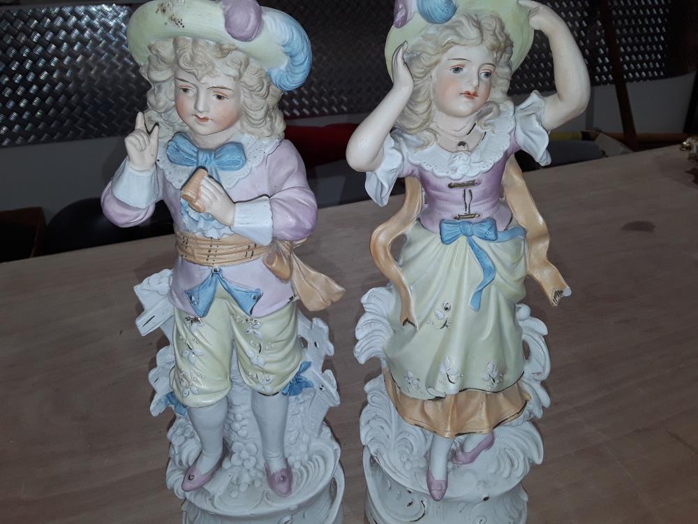 COUPLE EN PORCELAINE TENDRE FIN 19EME