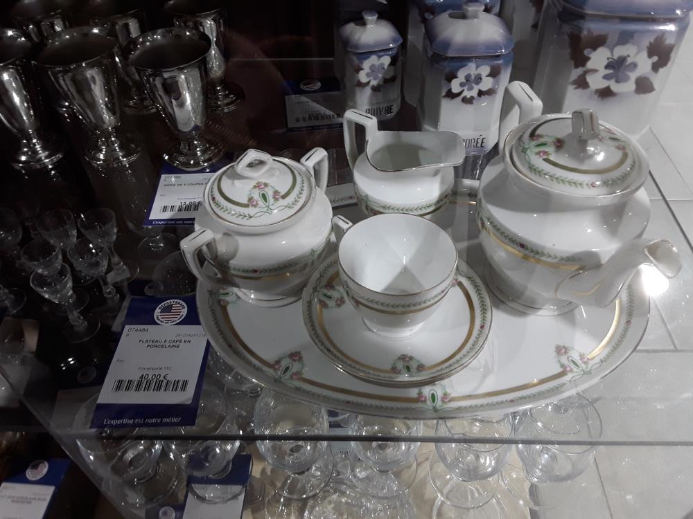 PLATEAU À CAFÉ EN PORCELAINE