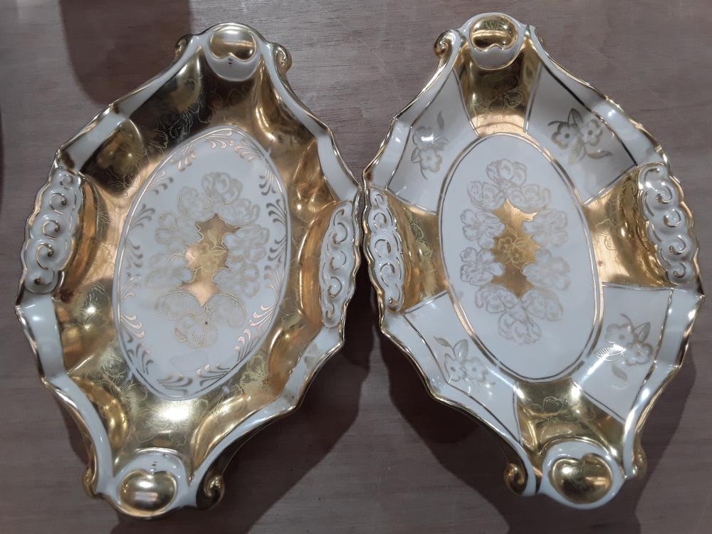 PAIRE DE PLAT EN PORCELAINE DORÉE 