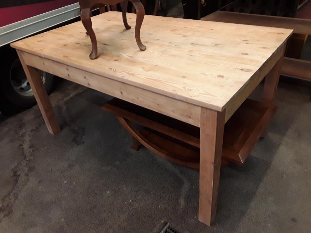 TABLE EN SAPIN DECO ATELIER 1M PAR 1M60