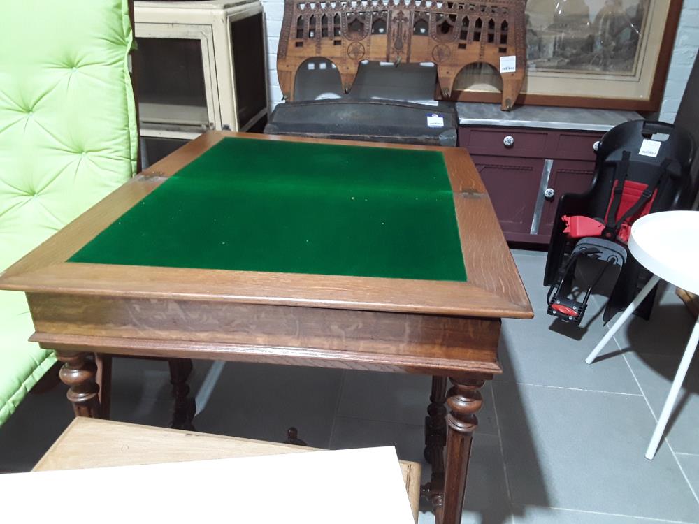 TABLE DE JEU EN CHÊNE 
