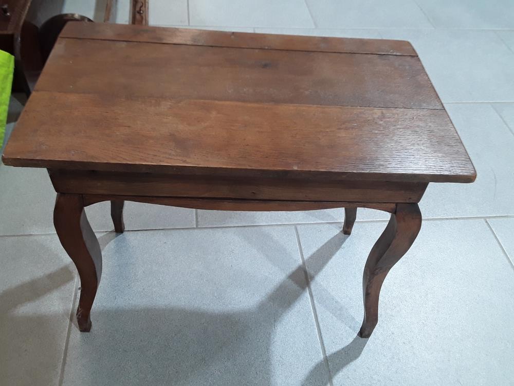 PETITE TABLE  EN CHÊNE D'APPOINT 