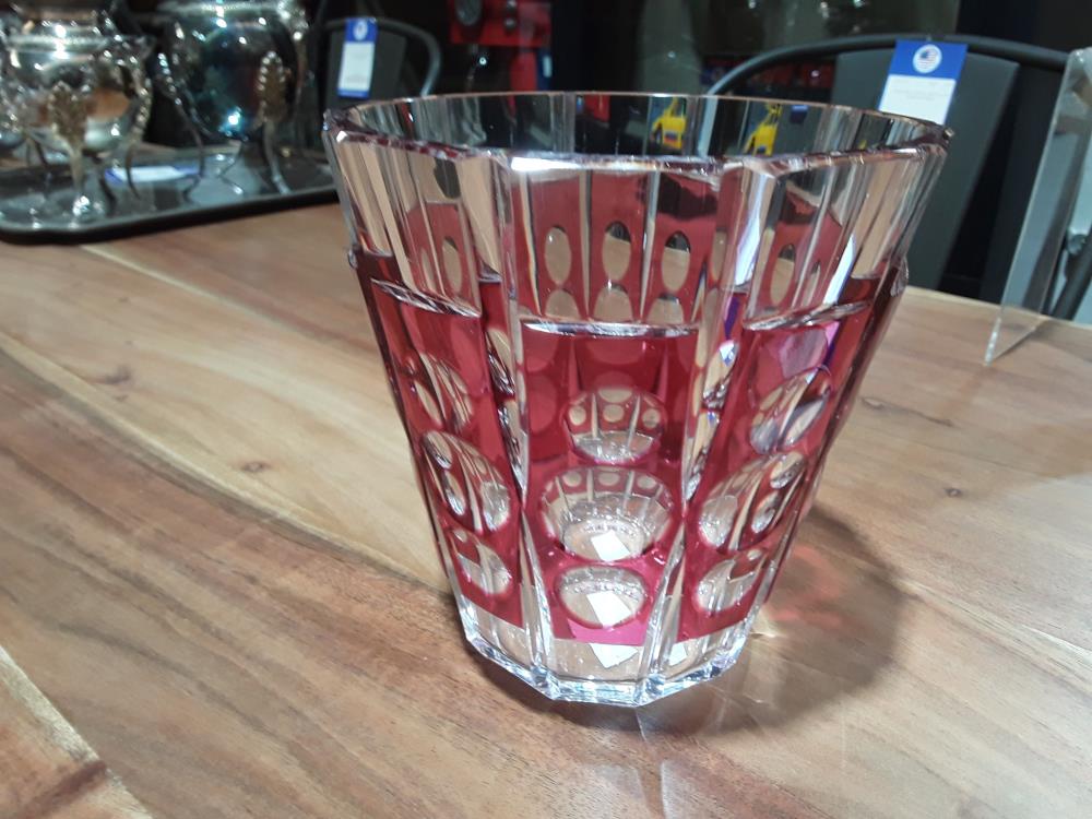 VASE ROND ROUGE TAILLÉ VAL ST LAMBERT 