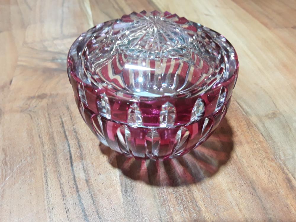 BOITE VAL ST LAMBERT TAILLÉ ROUGE 