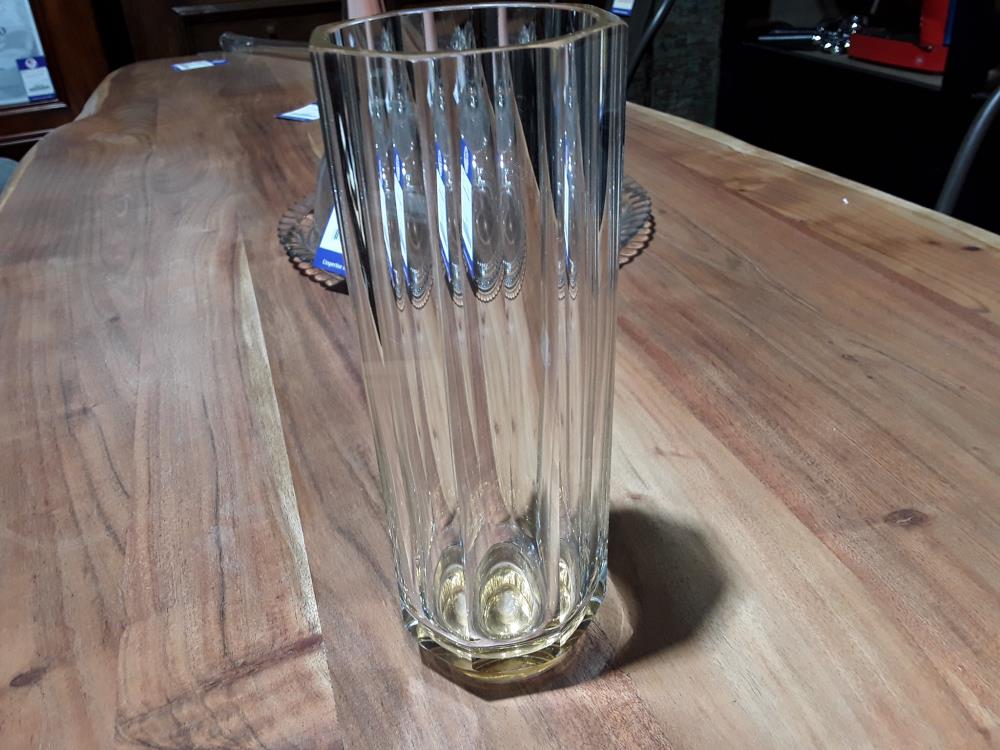 VASE A FACETTES EN CRISTAL TAILLÉ 