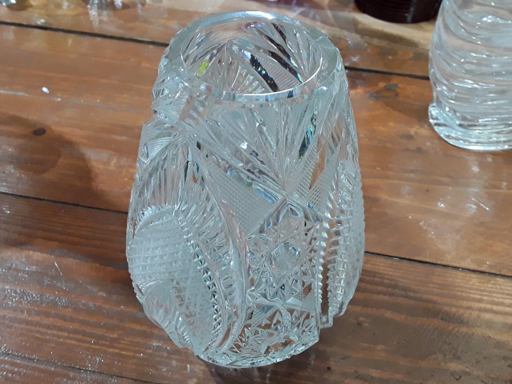 VASE EN CRISTAL TAILLÉ PETIT FORMAT 