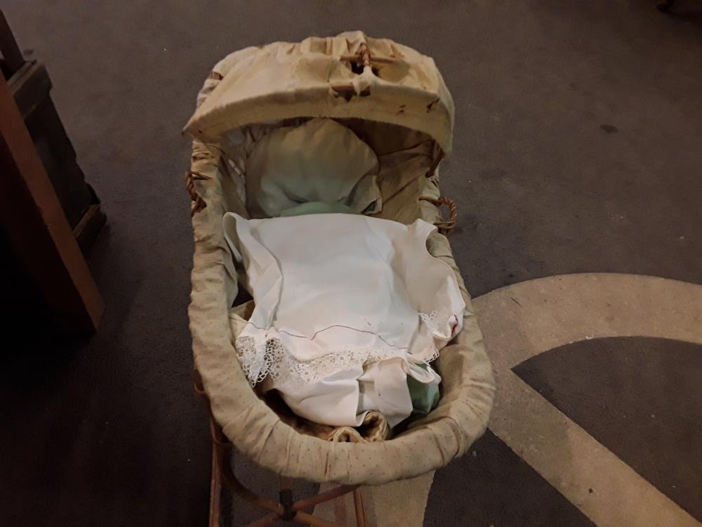 BERCEAU POUPÉE DÉCO ANCIENNE 