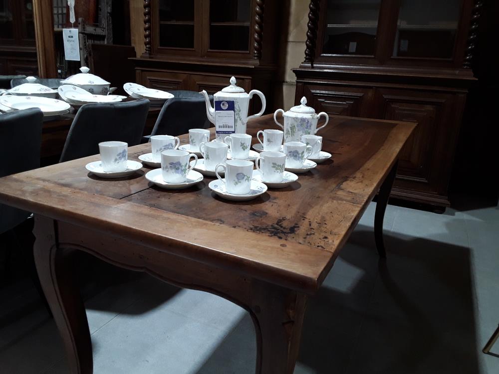 TABLE EN NOYER ST LOUIS XV RÉGIONAL 19 ÈME CHEVILLÉE 