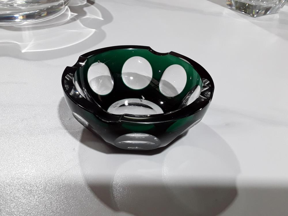 CENDRIER VERT EN CRISTAL TAILLÉ VAL ST LAMBERT 