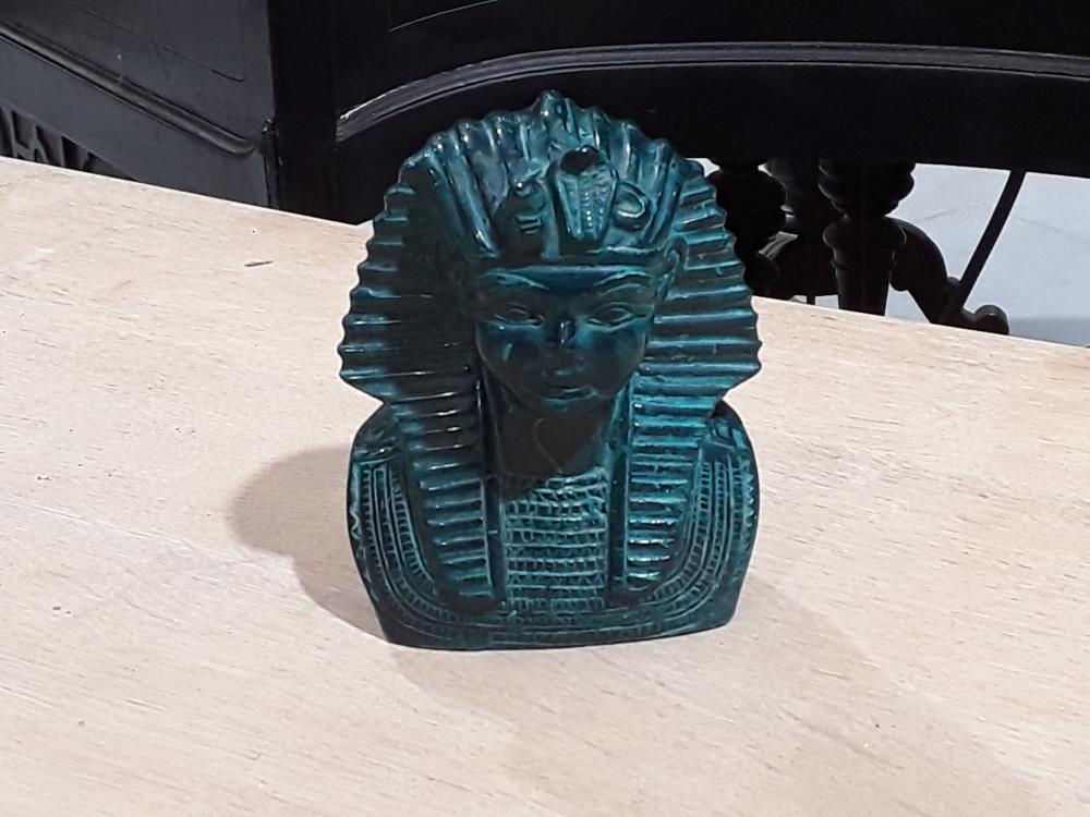 STATUE EGYPTIENNE EN PIÉRRE MALACHIT 