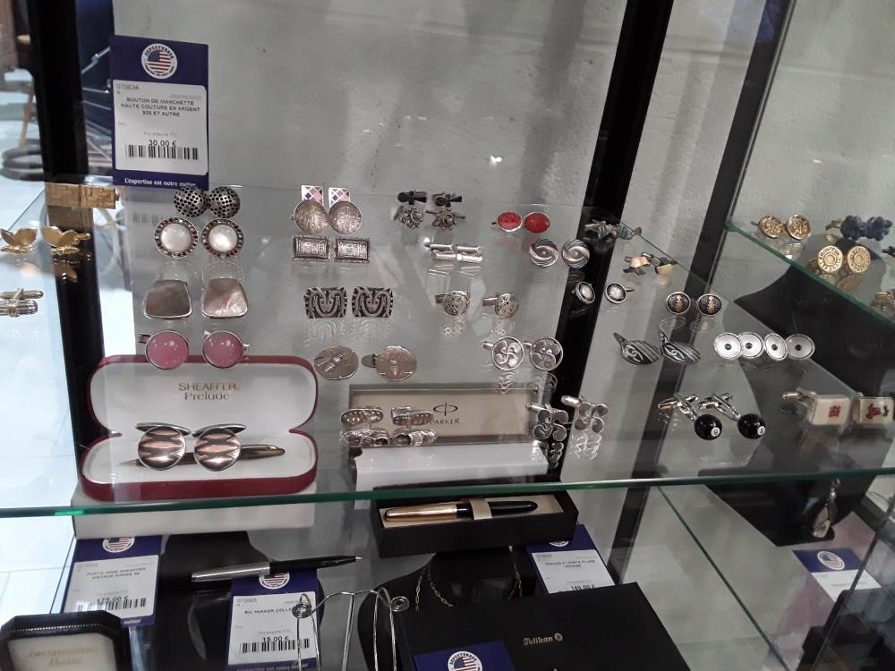 BOUTON DE MANCHETTE HAUTE COUTURE EN ARGENT 935 ET AUTRE