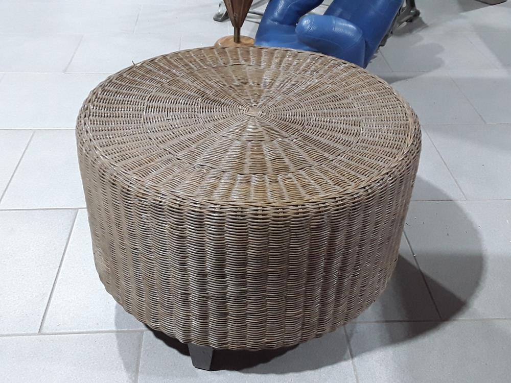 TABLE EN JONC TRESSÉ