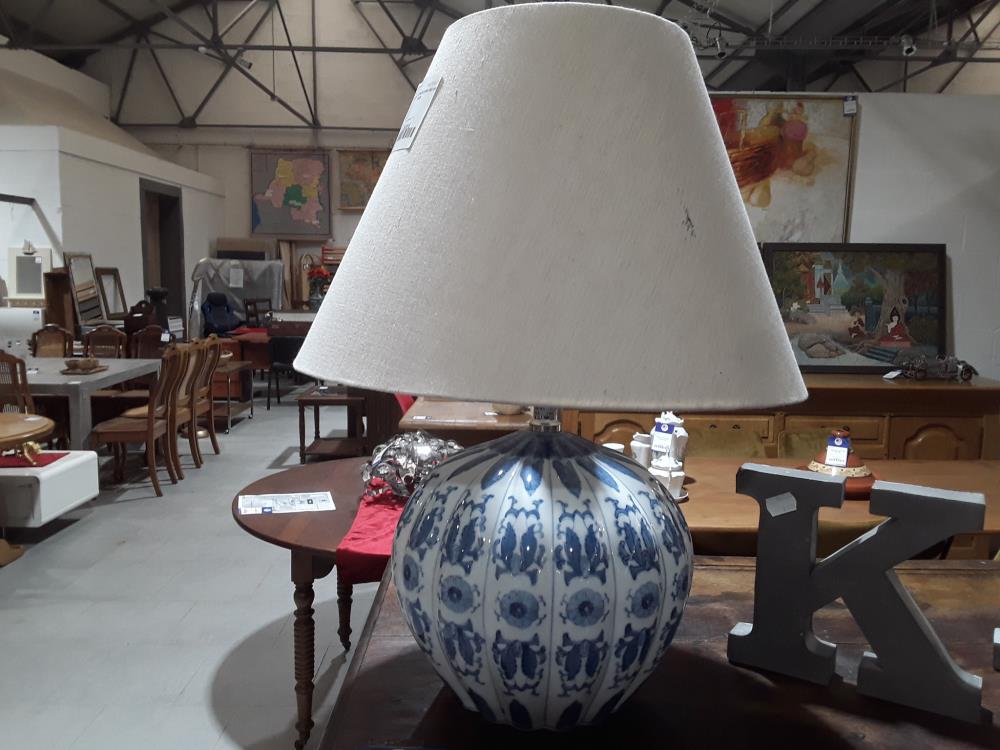 LAMPE EN PORCELAINE DÉCOR BLEU 