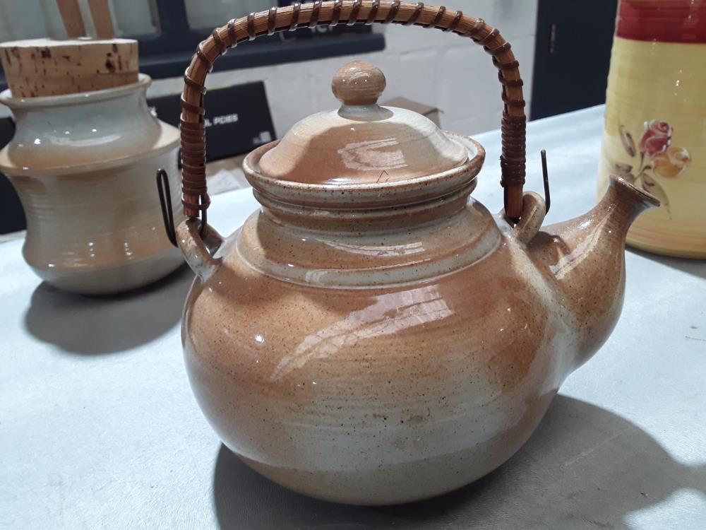 THÉIÈRE EN TERRE CUITE 