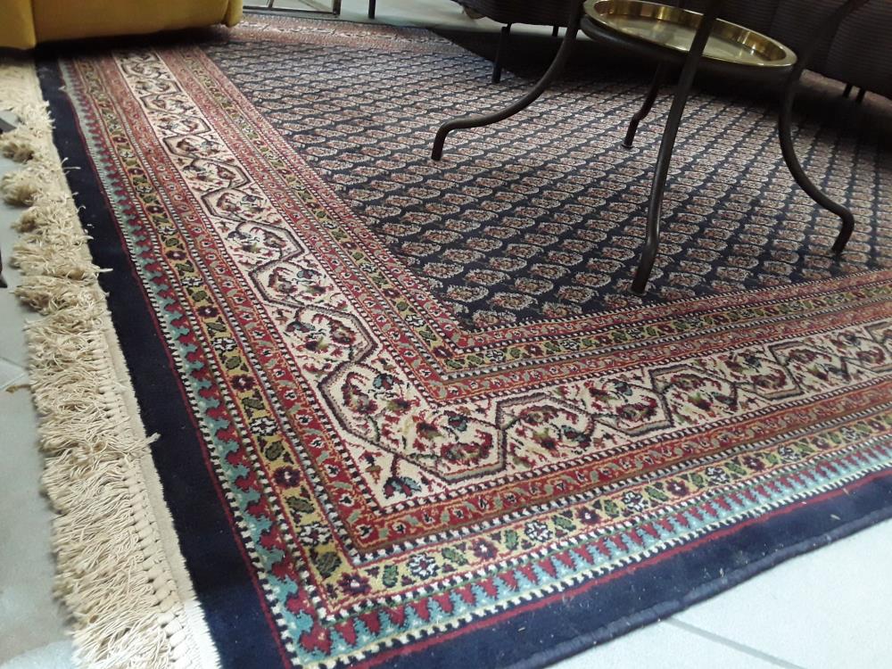 TAPIS TURQUE ROUGE ET BLEU FONCÉ NOUÉ MAINS 