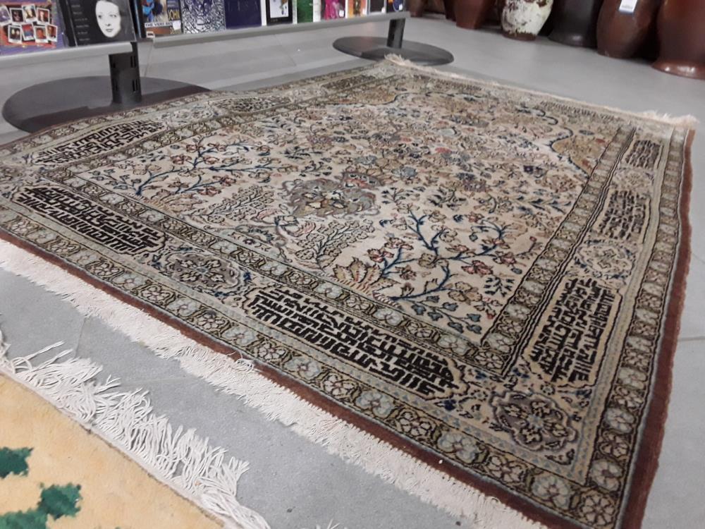 TAPIS ANCIEN PERSAN CRÈME ET BLEU  TISSÉ MAINS 