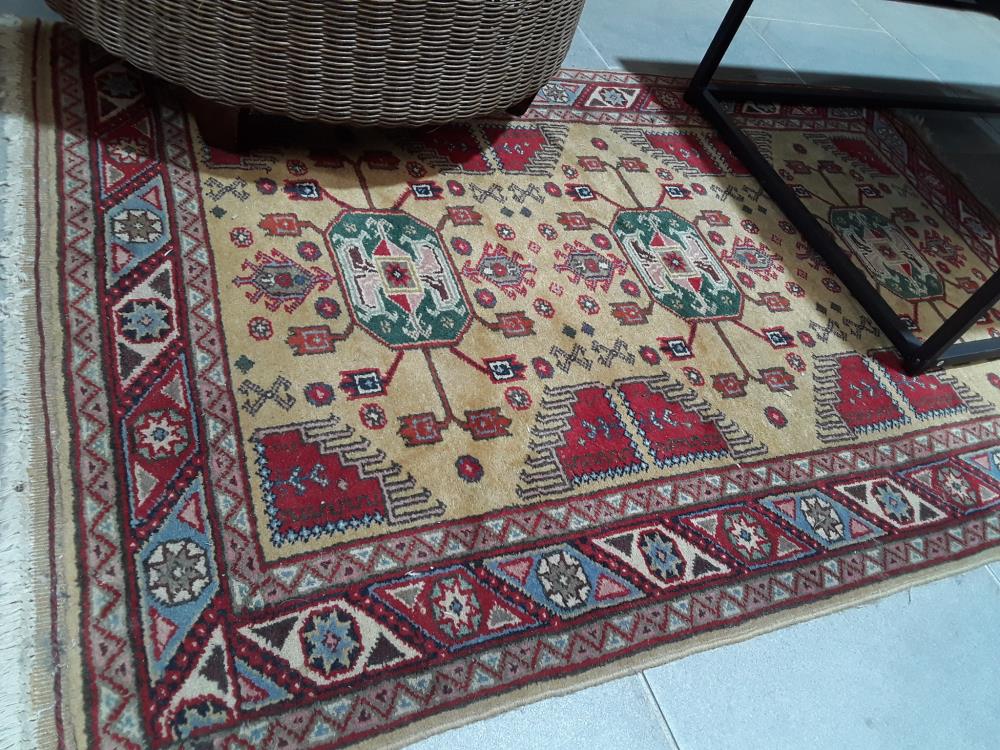 PETIT TAPIS TISSÉ MAINS 