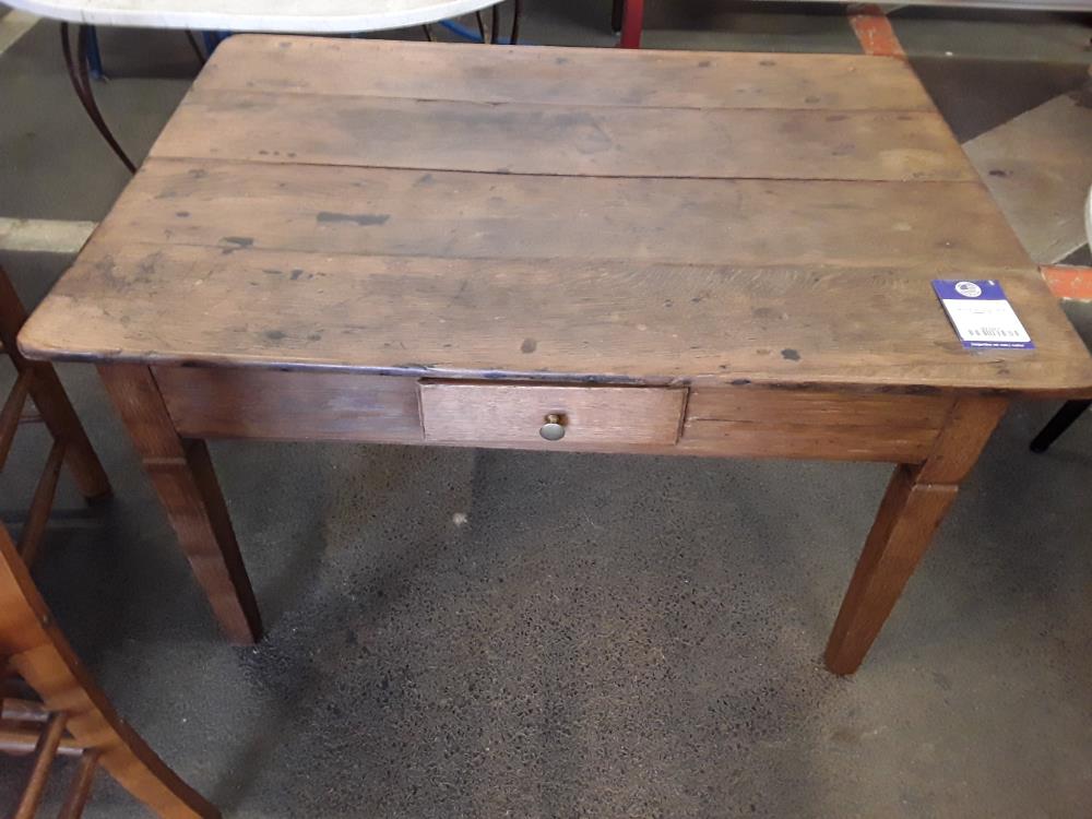 TABLE DE SALON EN CHÊNE FERMETTE