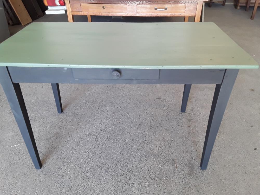 PETITE TABLE VERTE ET NOIR DÉCO VINTAGE