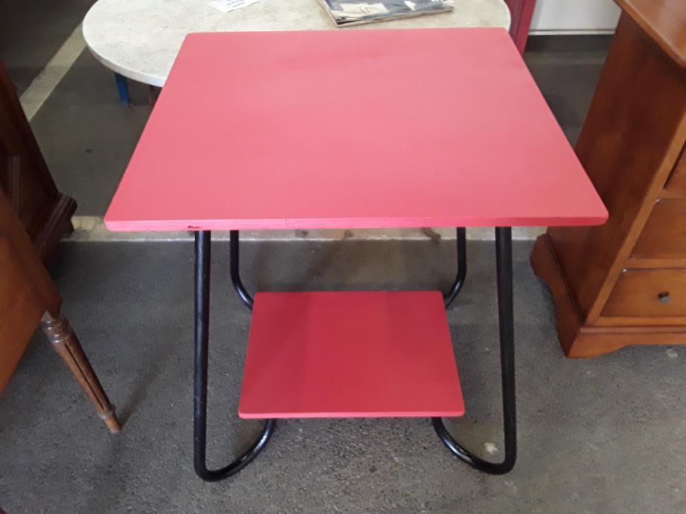 TABLE ANNÉE 50 ROUGE ET NOIR
