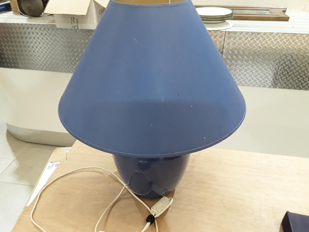 LAMPE EN FAIENCE BLEU 