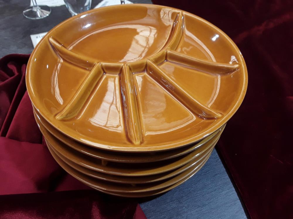 LOT ASSIETTES À FONDUE