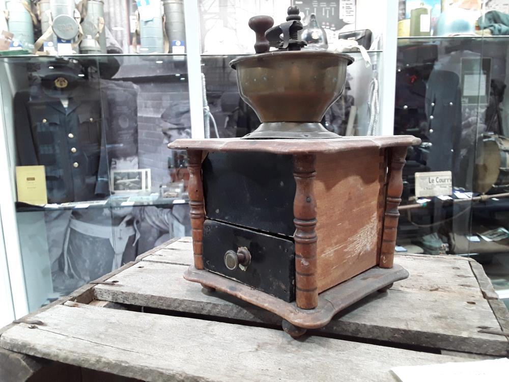 MOULIN À CAFÉ   # CHER PÈRE NOËL