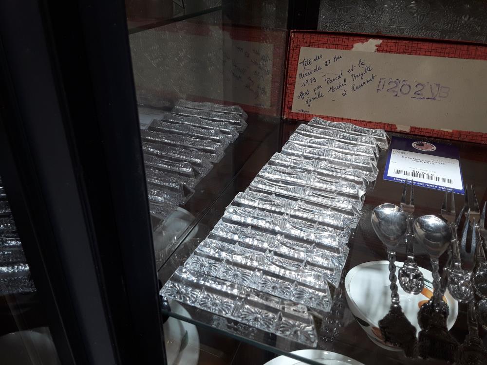 ENSEMBLE DE PORTE COUVERTS