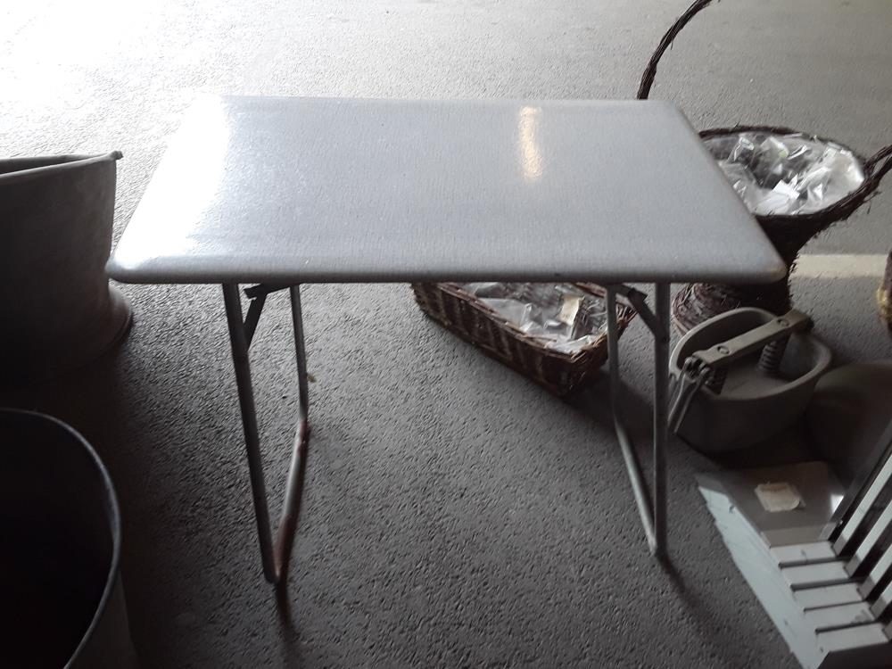 TABLE PLIANTE FORMICA 