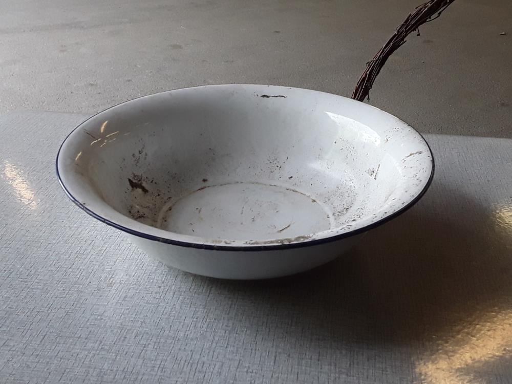 PETITE BASSINE ÉMAILLÉE 