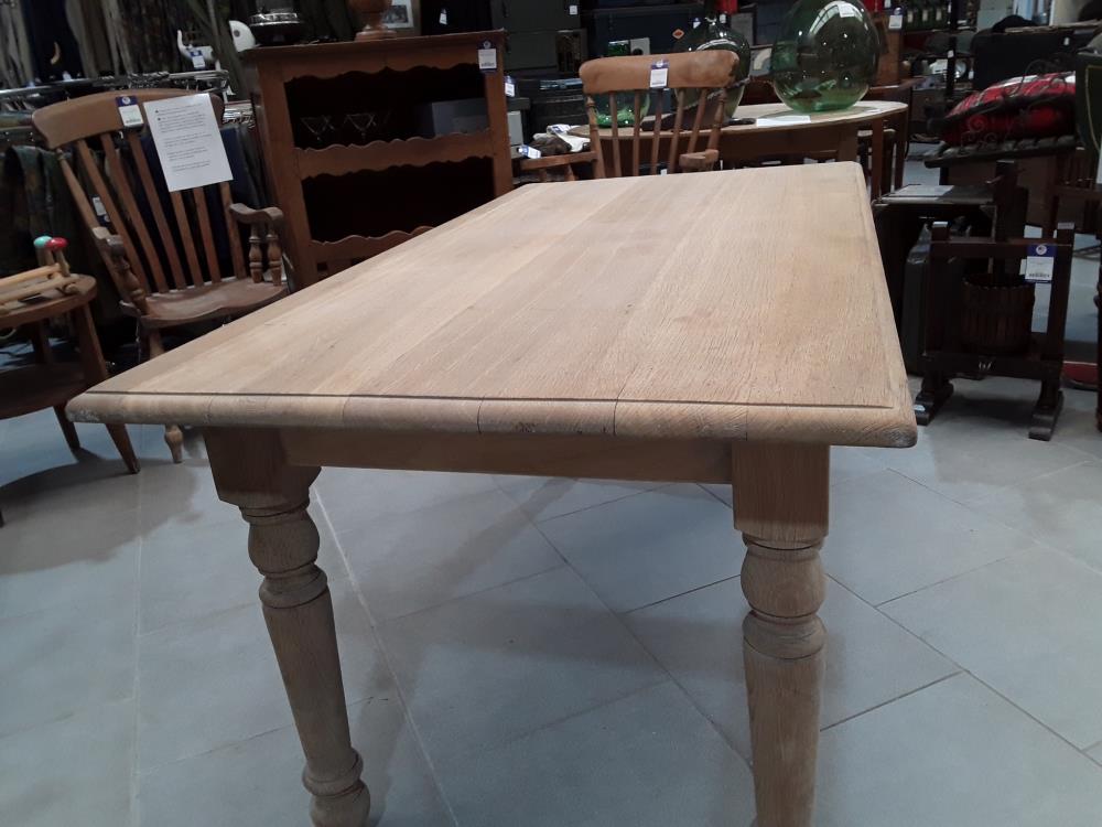 TABLE EN CHÊNE GAUMAISE SABLÉ 