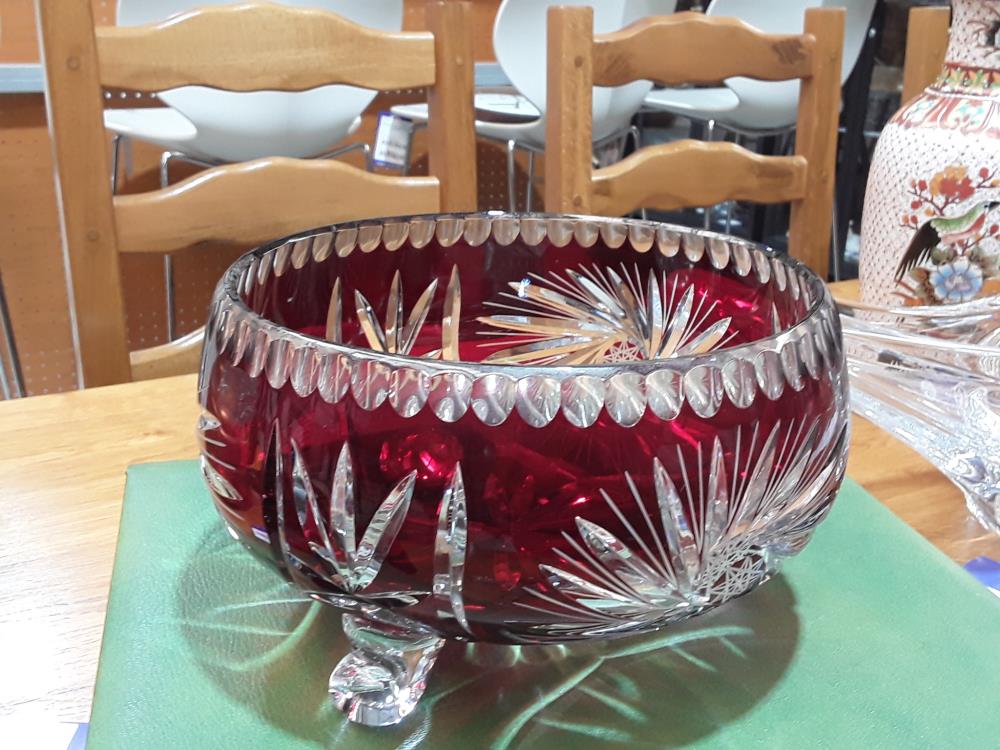 CENTRE DE TABLE EN CRISTAL COLORÉ ROUGE 