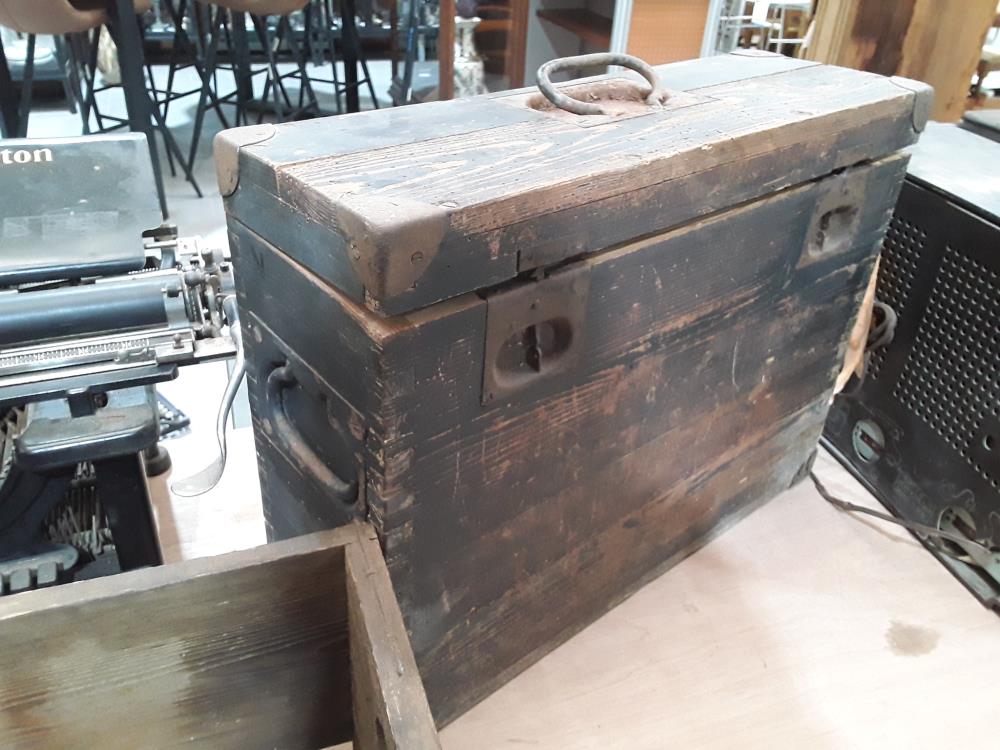 CAISSE ALLEMANDE EN BOIS FELGRAU 