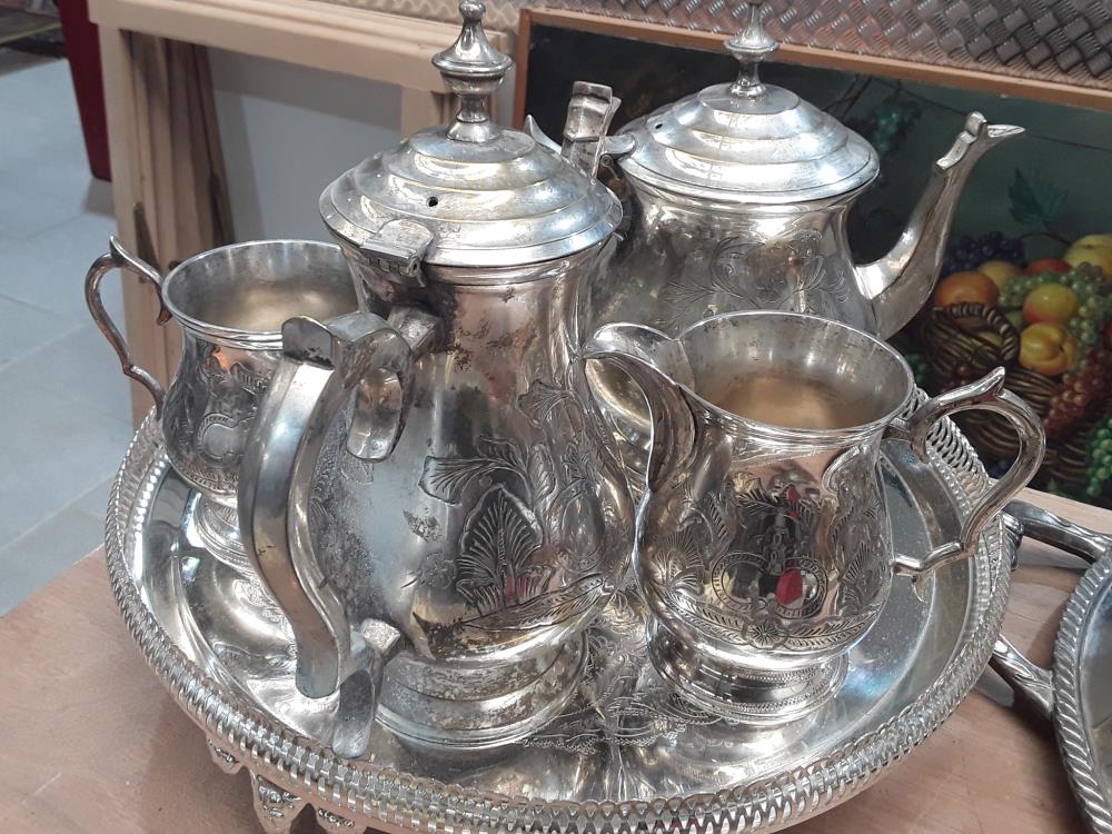 SERVICE À THÉ EN MÉTAL ARGENTÉ 