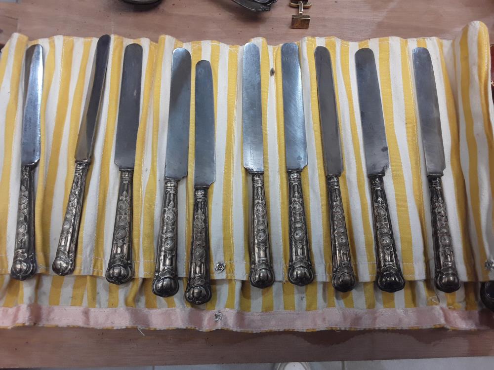 ENSEMBLE DE COUTEAUX POCHETTE 