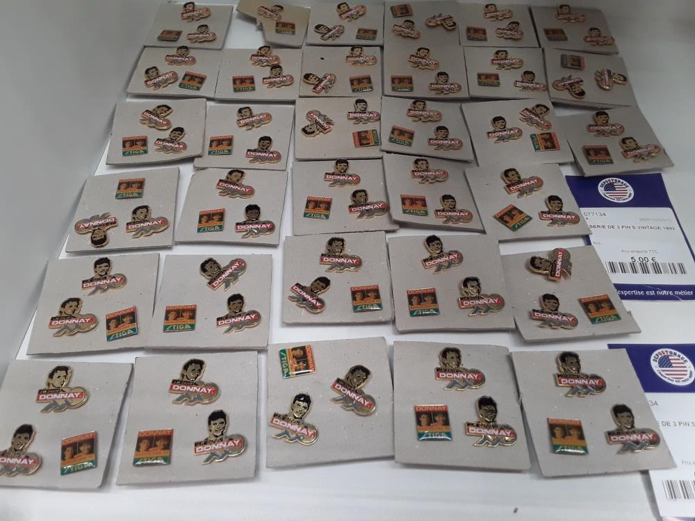 SERIE DE 3 PIN'S VINTAGE 1992