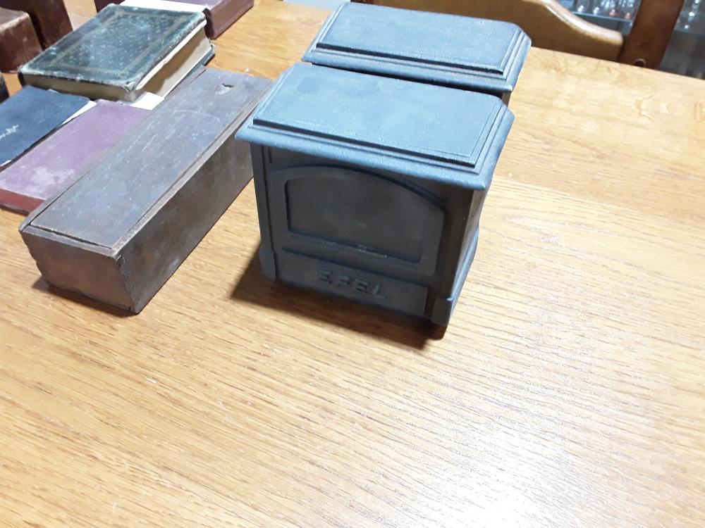 TIRELIRE EN FONTE EFEL 