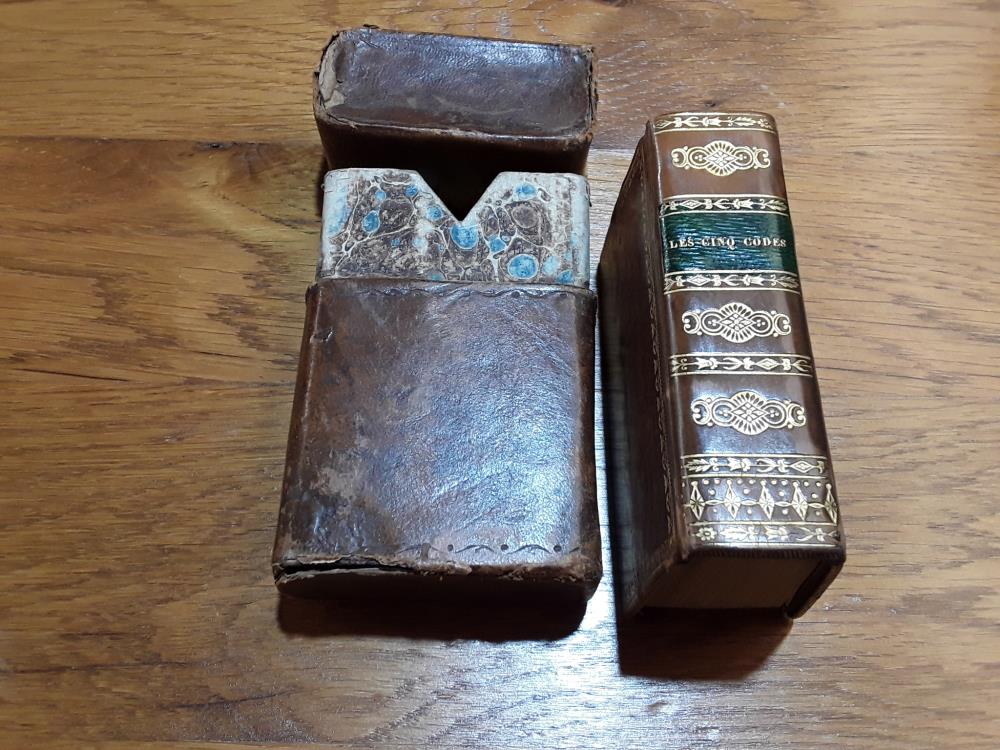 LIVRE LES CINQ CODES CIVIL 1825