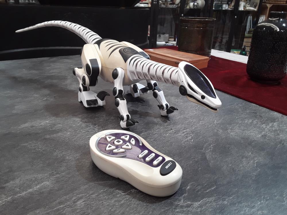 ROBOT DINOSAURUS