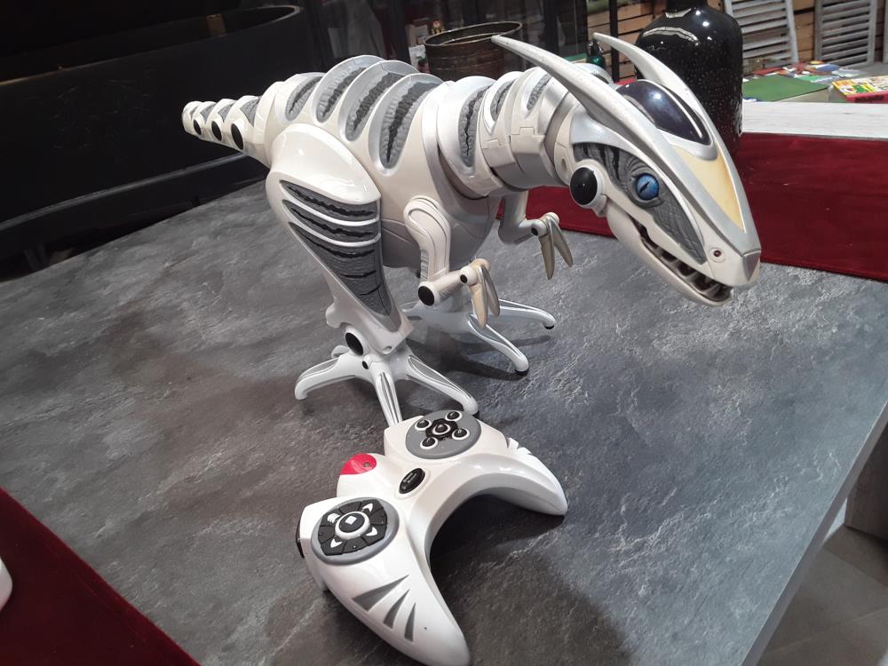 T-REX ROBOT DINOSAURE 
