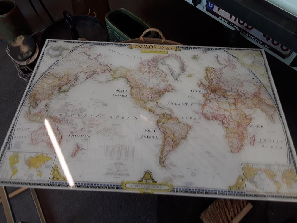 CADRE CARTE DU MONDE 