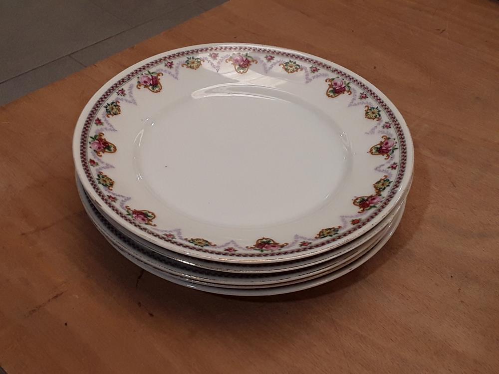 5 ASSIETTES À DESSERT