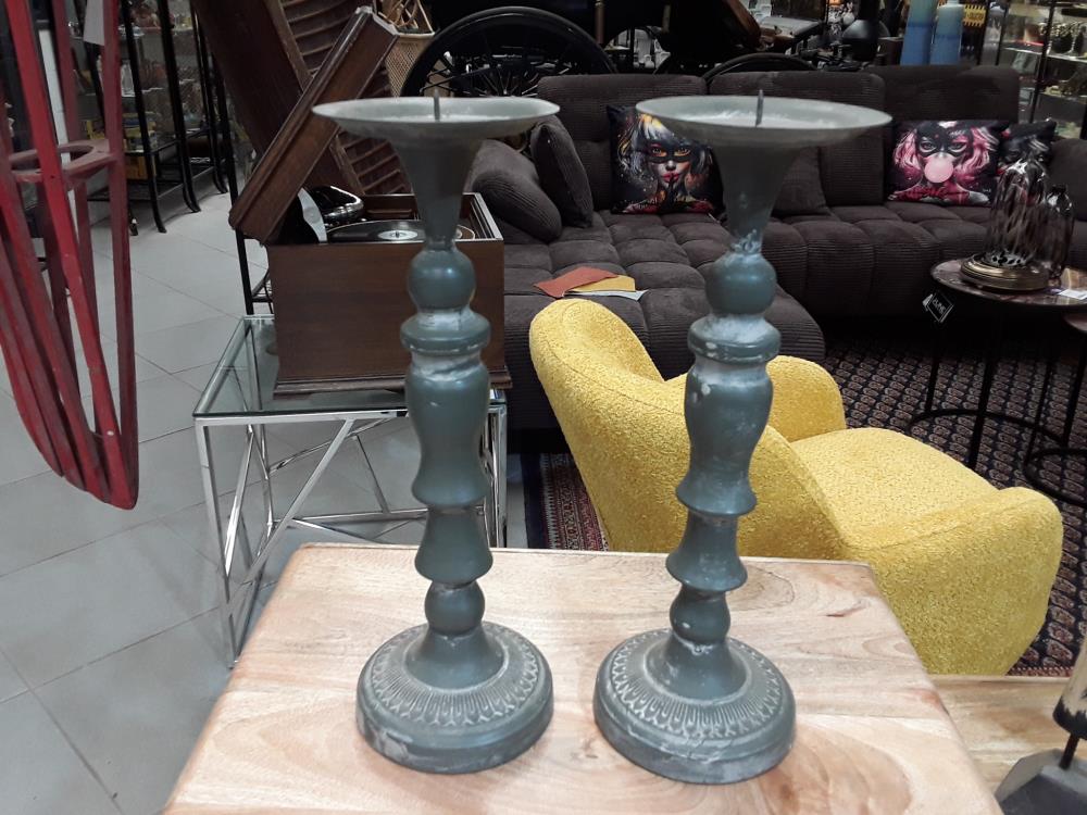 ENSEMBLE DE BOUGEOIRS GRIS