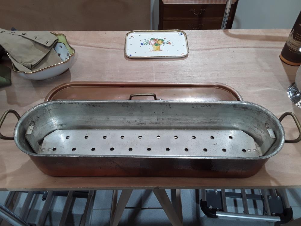 SAUMONIERE EN CUIVRE ENTAMÉ POUR LA CUISINE 